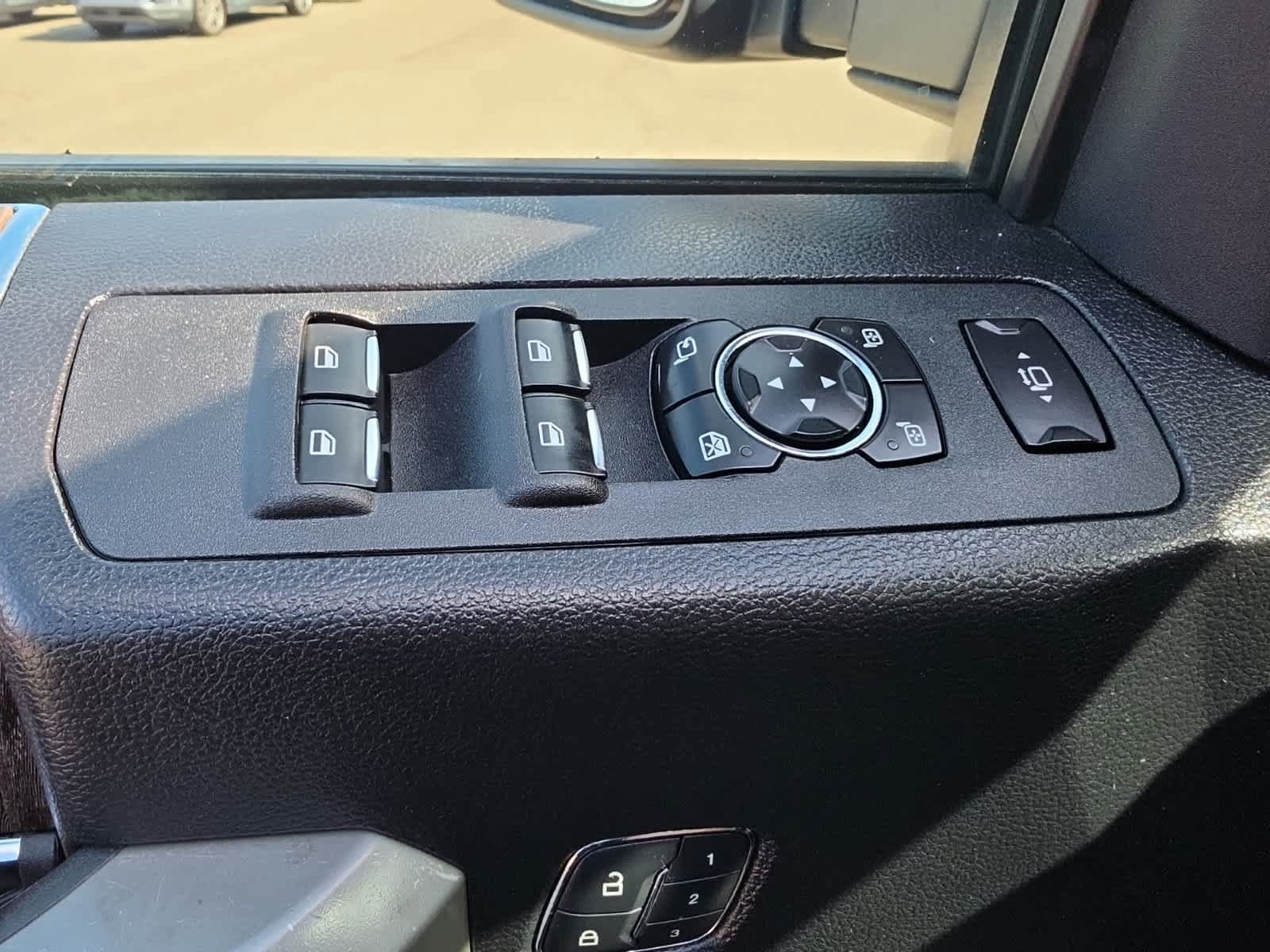 Used 2017 Ford F250 Lariat w/ Lariat Ultimate Package AWD/4WD image 24
