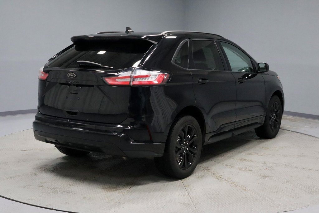 Certified 2022 Ford Edge SE w/ Black Appearance Package image 10