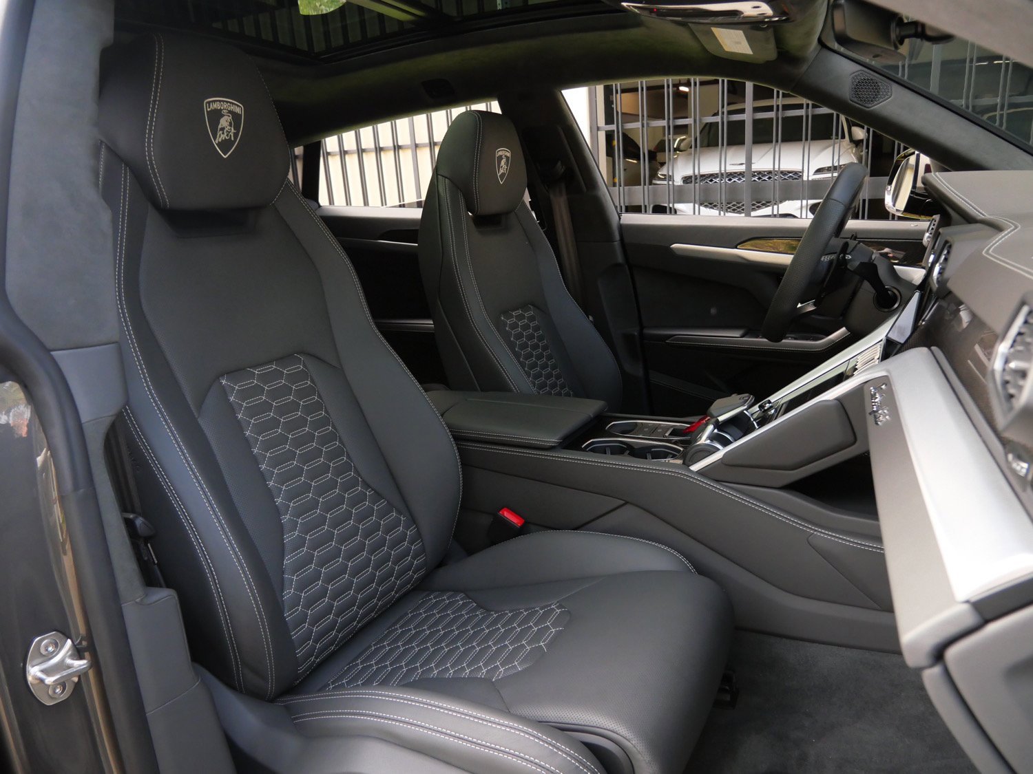 Used 2024 Lamborghini Urus S image 8