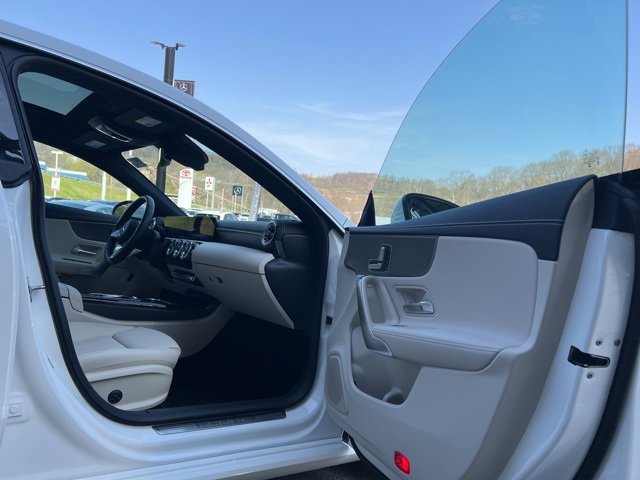 Used 2025 Mercedes-Benz CLA 250 4MATIC image 25