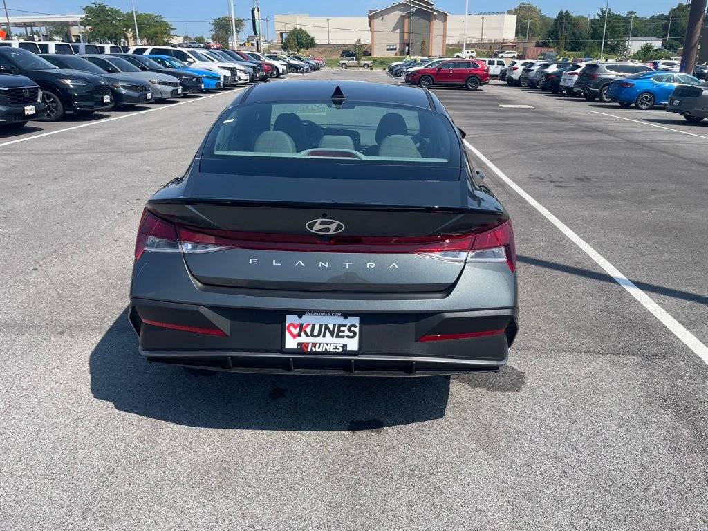 Used 2026 Hyundai Elantra Sport FWD image 5