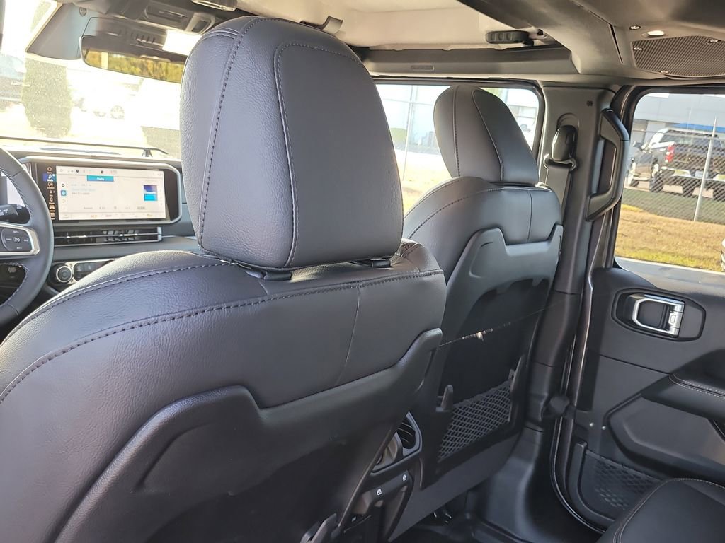 New 2026 Jeep Wrangler Unlimited Sahara AWD/4WD image 11