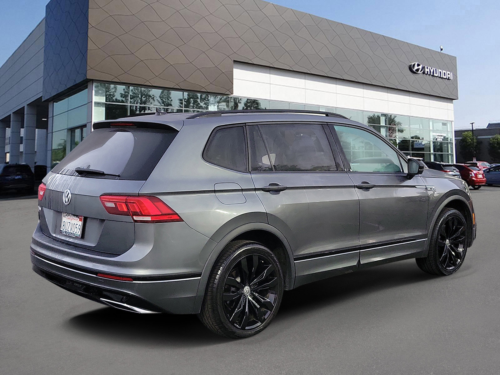 Used 2020 Volkswagen Tiguan SE R-Line image 2