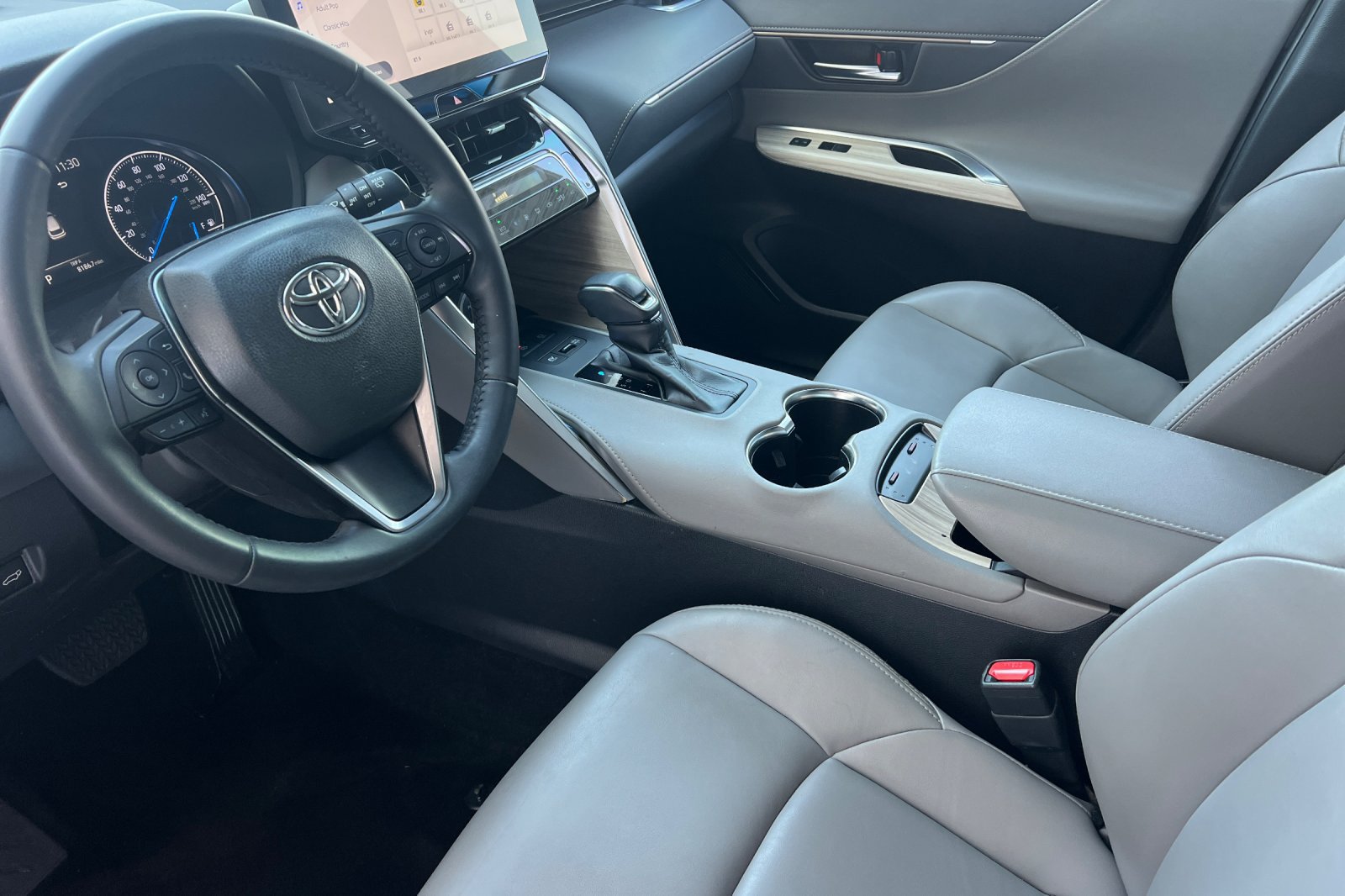 Certified 2024 Toyota Venza XLE AWD/4WD image 9