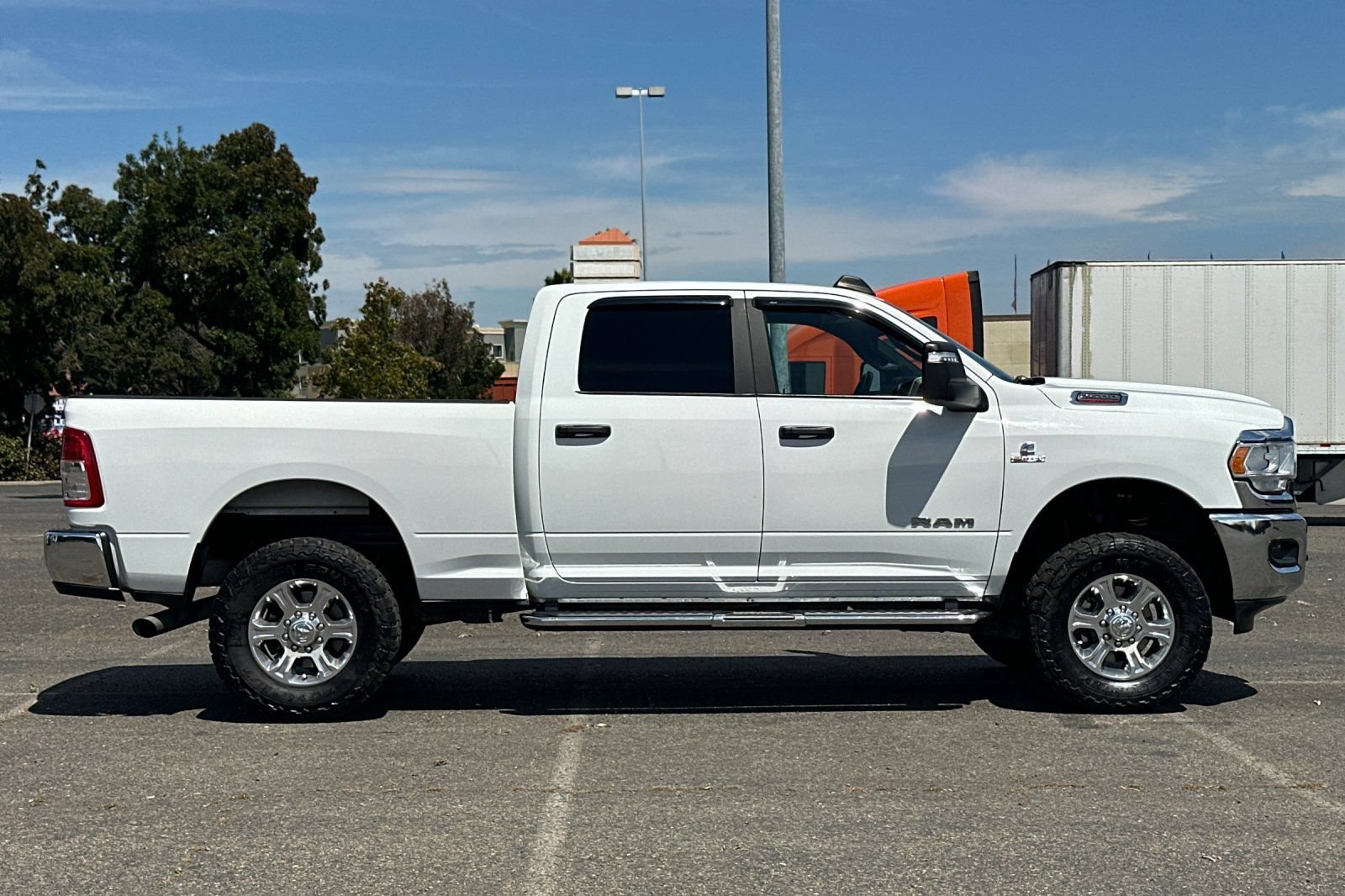 Used 2024 RAM 2500 Big Horn AWD/4WD image 2