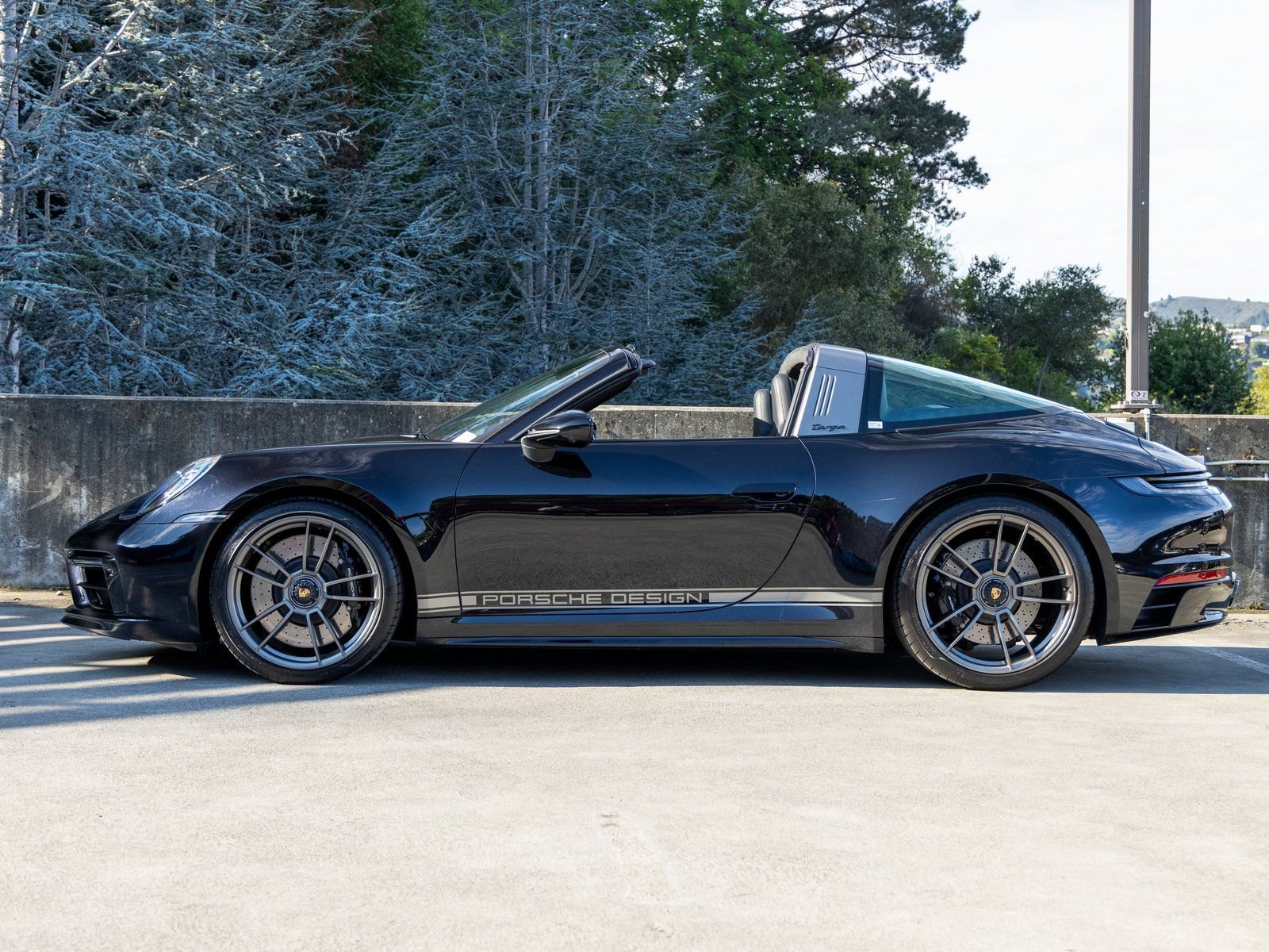 Certified 2022 Porsche 911 50th Anniversary Edition AWD/4WD image 2