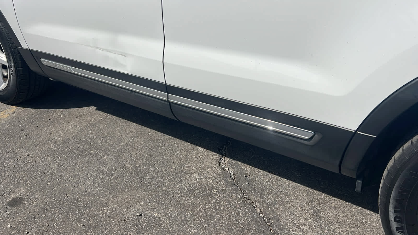 Used 2017 Ford Explorer XLT w/ Equipment Group 202A image 10