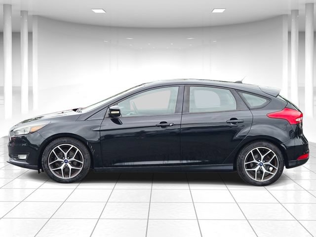 Used 2018 Ford Focus SEL w/ Cold Weather Package FWD image 2