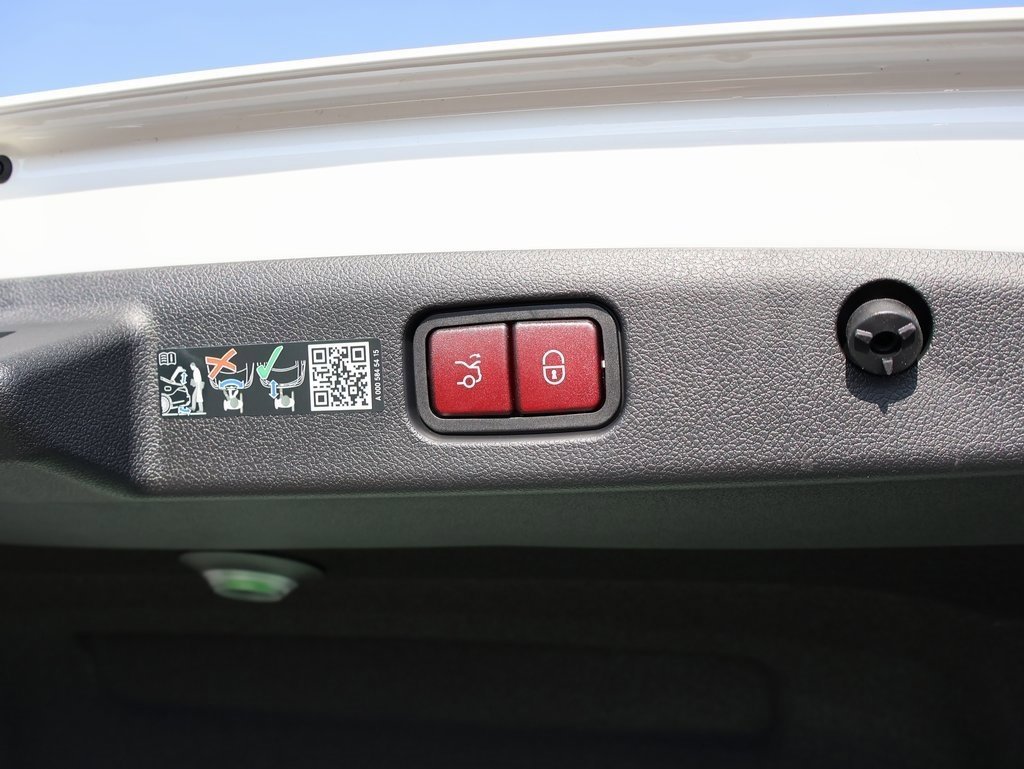 Used 2025 Mercedes-Benz E 350 4MATIC Sedan image 18