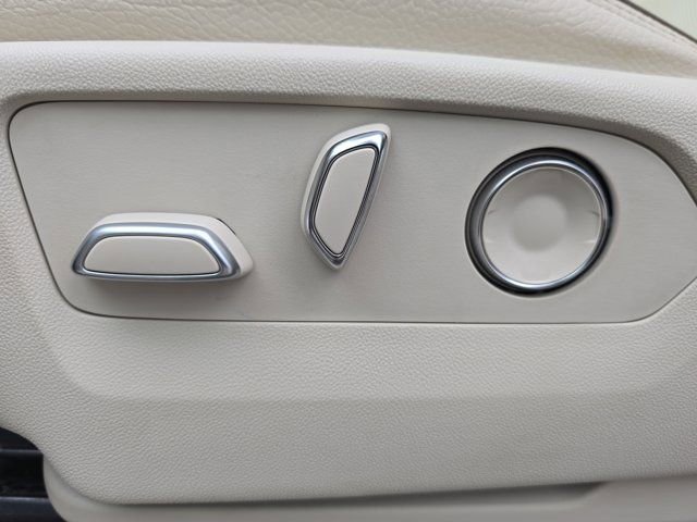 Used 2021 GMC Yukon Denali w/ Denali Premium Package image 30