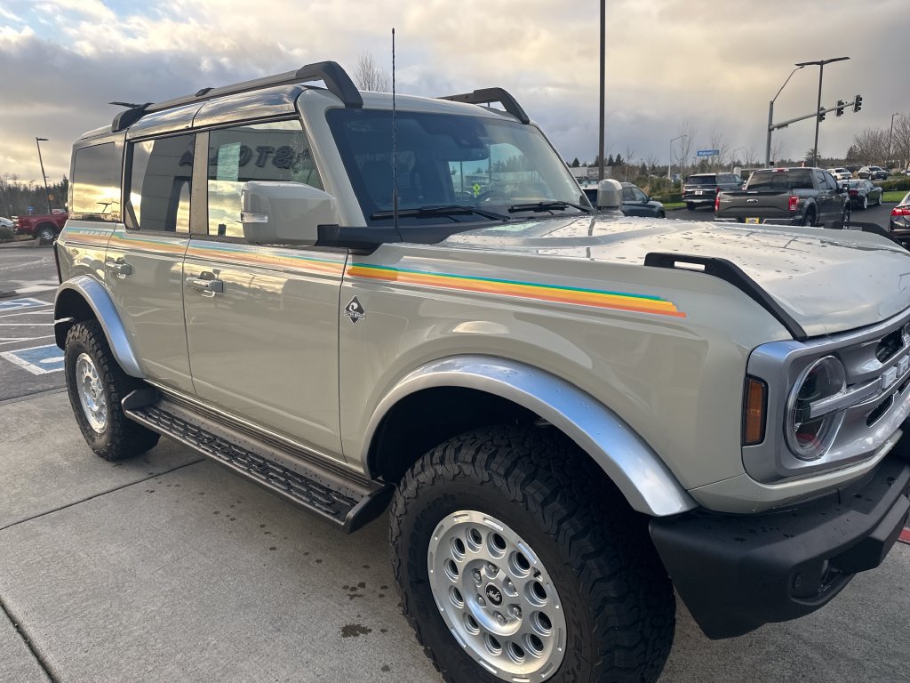Used 2025 Ford Bronco Outer Banks AWD/4WD image 6