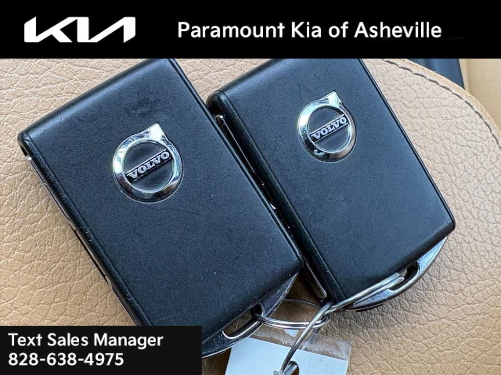 Used 2016 Volvo XC90 T6 Momentum w/ Momentum Plus Package image 27