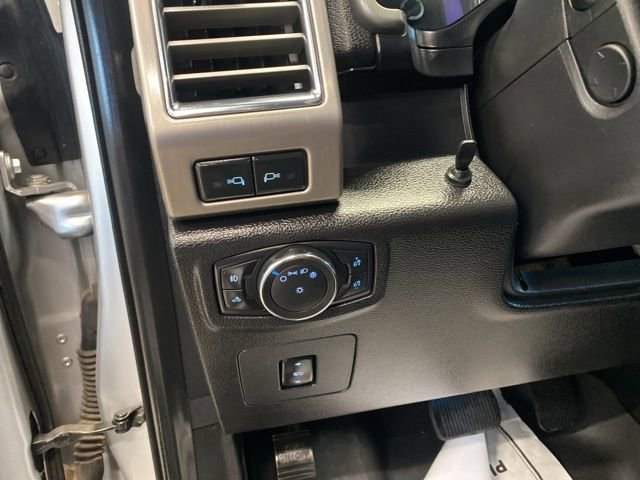 Used 2016 Ford F150 Platinum w/ Equipment Group 701A Luxury AWD/4WD image 12