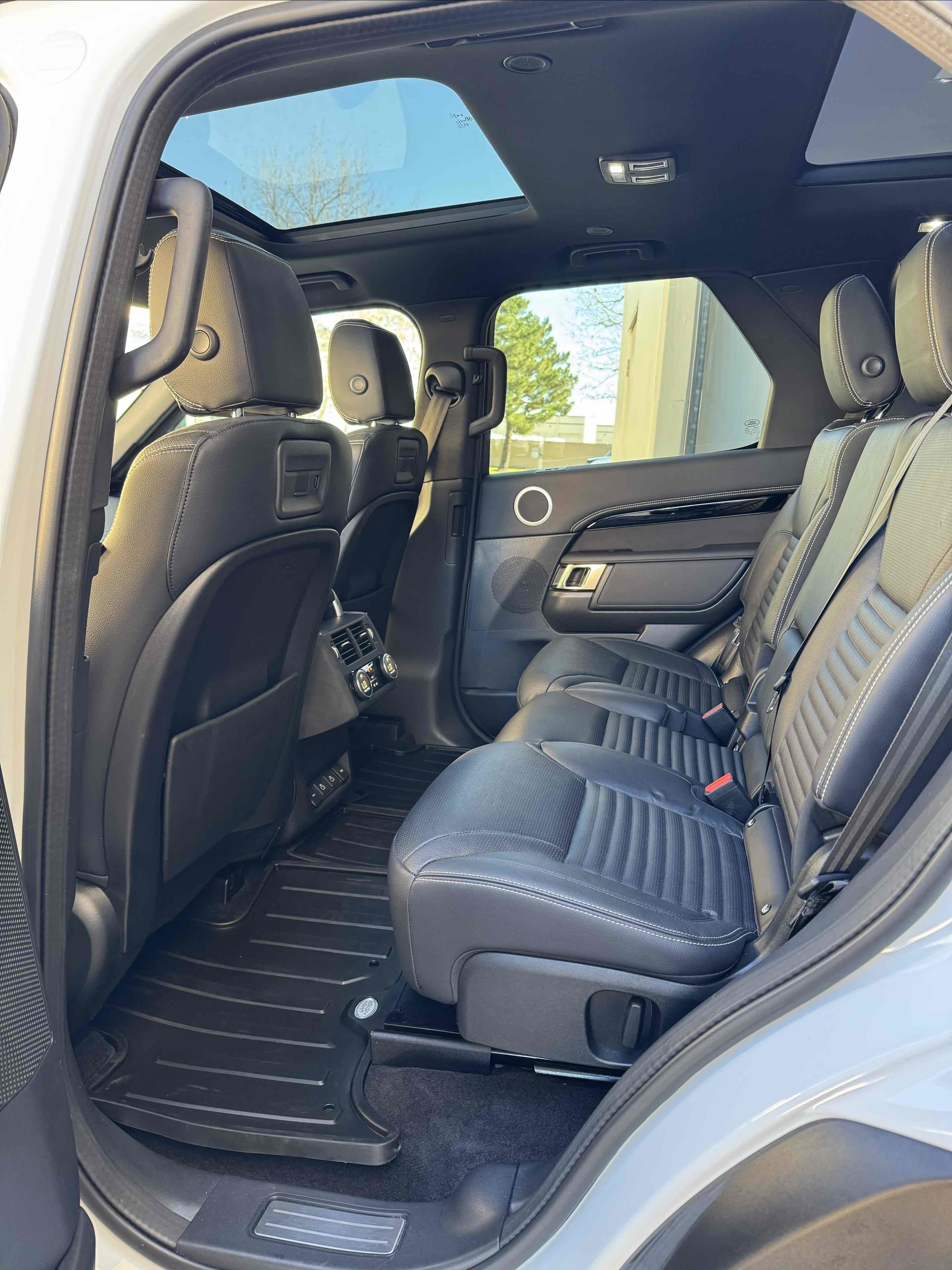 Used 2021 Land Rover Discovery S R-Dynamic image 37