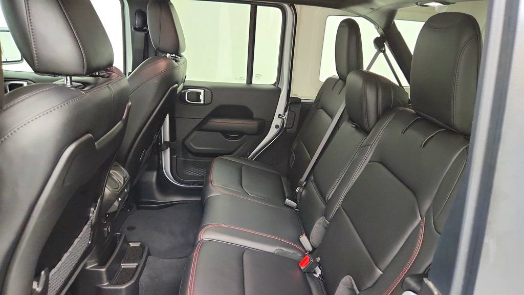 Used 2024 Jeep Wrangler Unlimited Rubicon w/ Convenience Group AWD/4WD image 21
