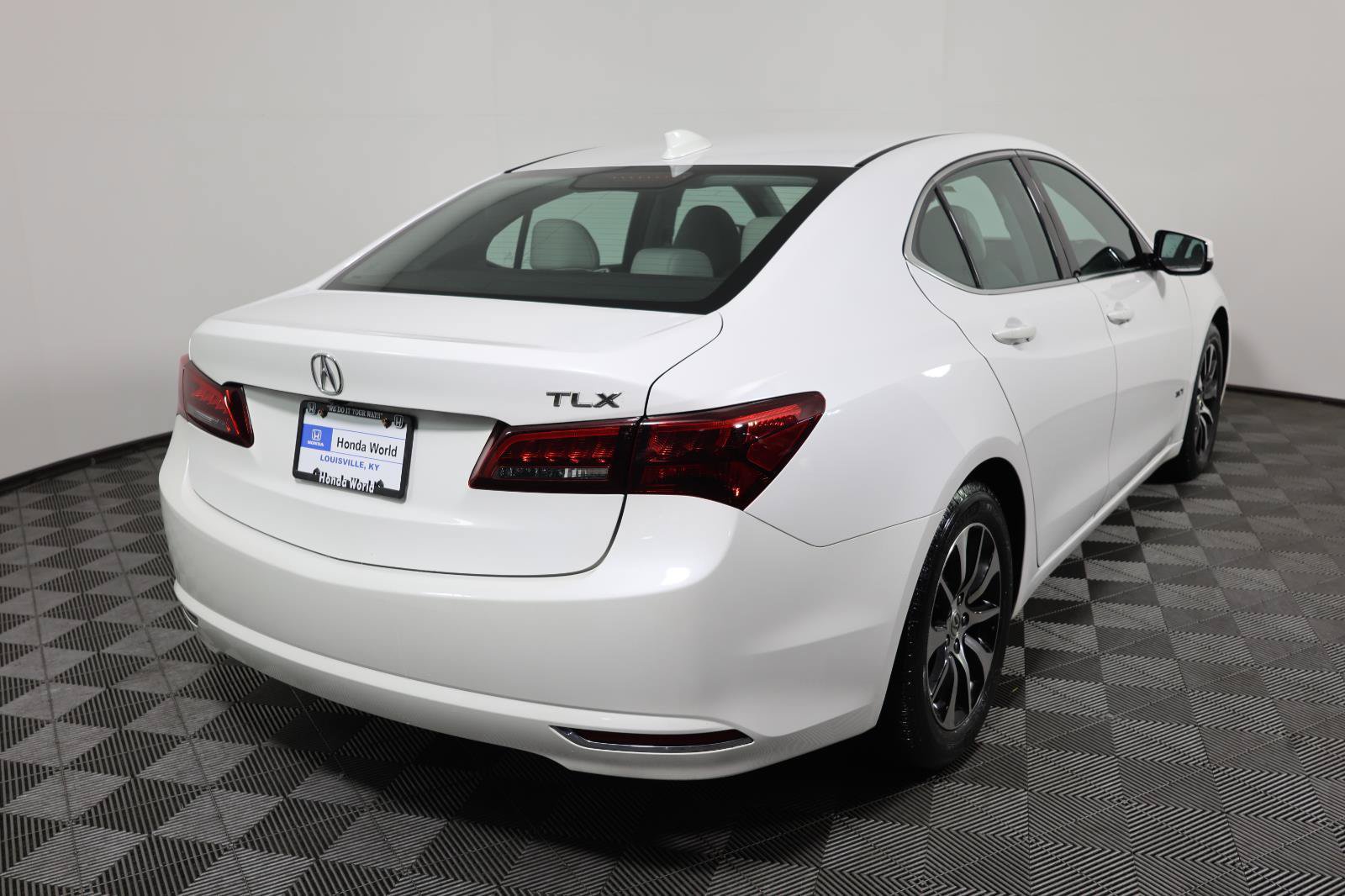 Used 2016 Acura TLX FWD image 5