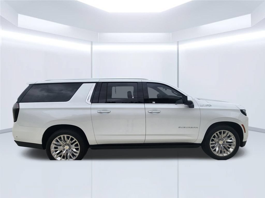 Used 2025 Chevrolet Suburban High Country AWD/4WD image 4