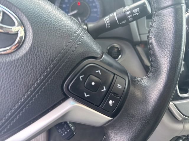 Used 2015 Toyota Sienna XLE w/ XLE Navigation Package FWD image 21