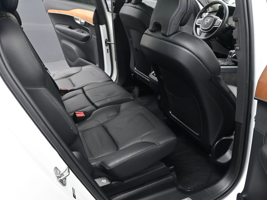Used 2022 Volvo XC90 T6 Momentum w/ Climate Package AWD/4WD image 17