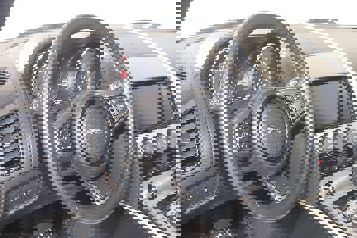 Used 2016 Jaguar F-TYPE Coupe image 6