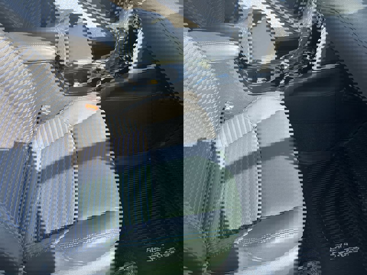 Used 2024 Toyota Corolla Cross XSE w/ Convenience Package image 34