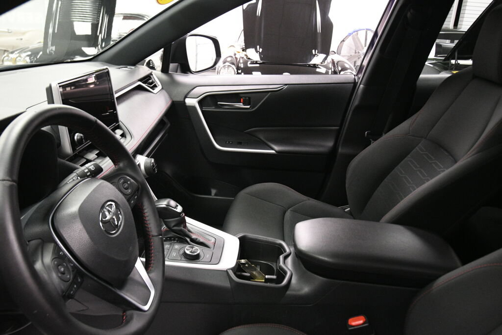 Used 2023 Toyota RAV4 SE w/ Weather & Moonroof Package AWD/4WD image 20