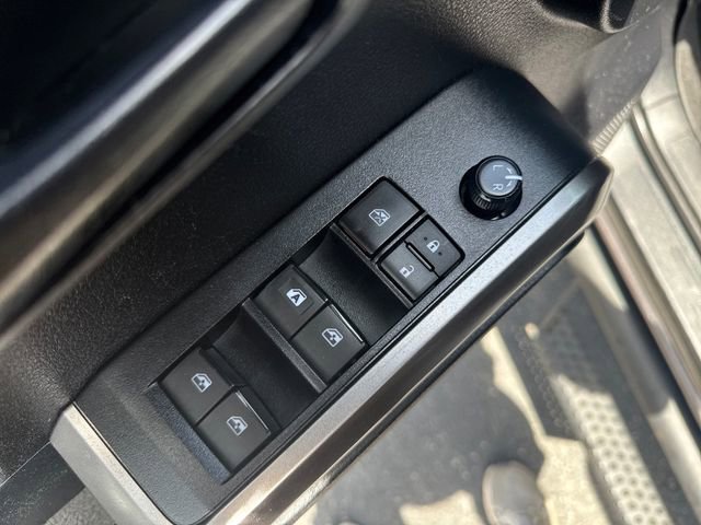 Used 2021 Toyota Tacoma SR5 AWD/4WD image 23