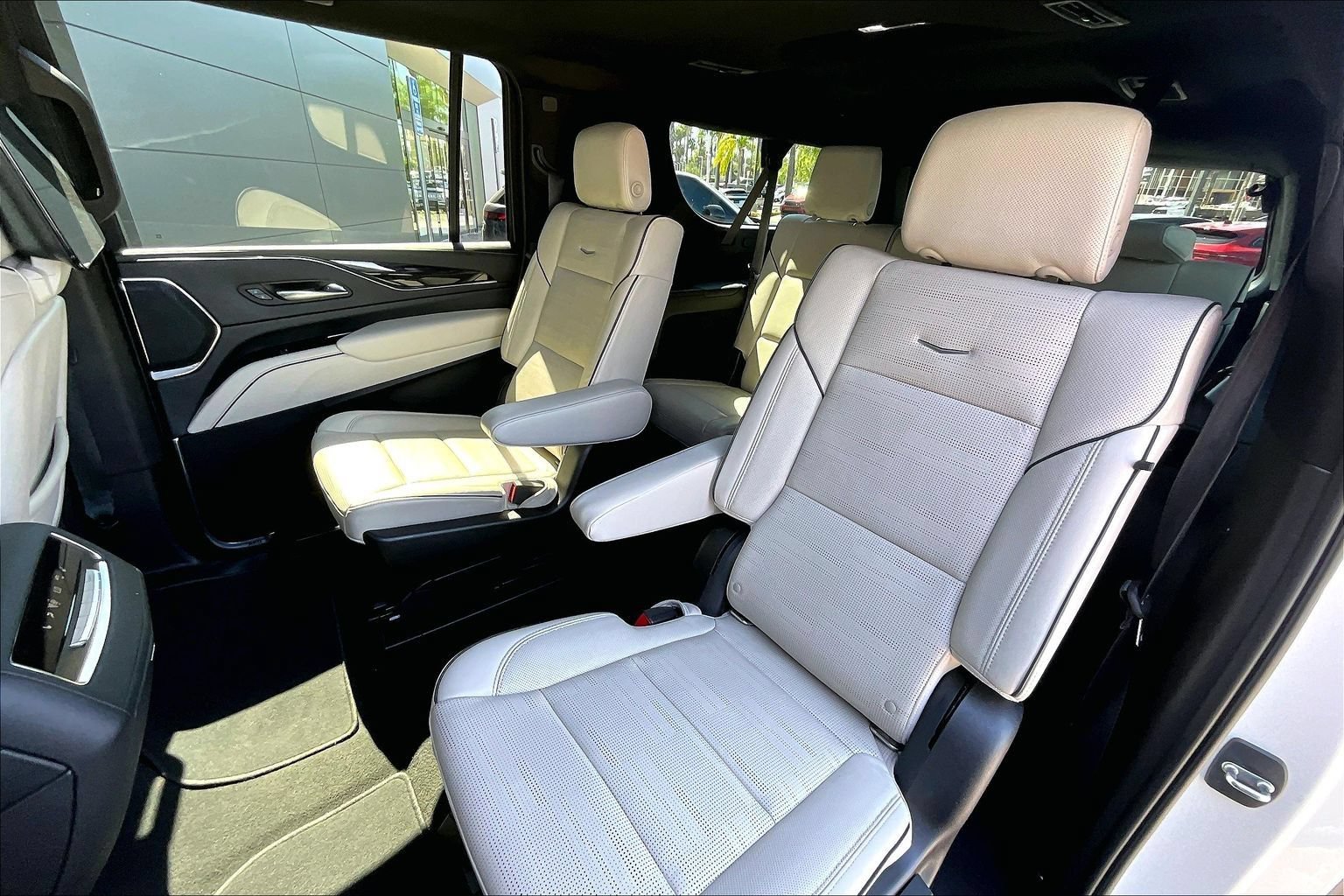Used 2021 Cadillac Escalade ESV Sport w/ Driver Assist Tech Package AWD/4WD image 26