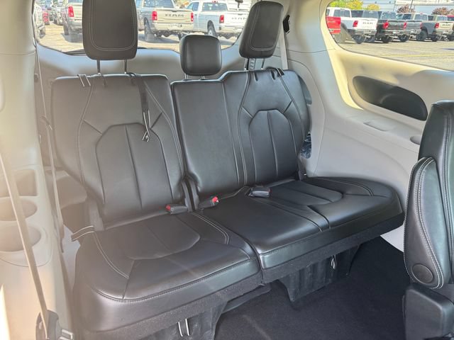 Certified 2024 Chrysler Pacifica Touring-L FWD image 16