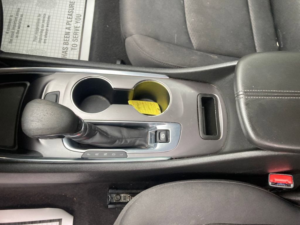Used 2022 Chevrolet Malibu LT image 30