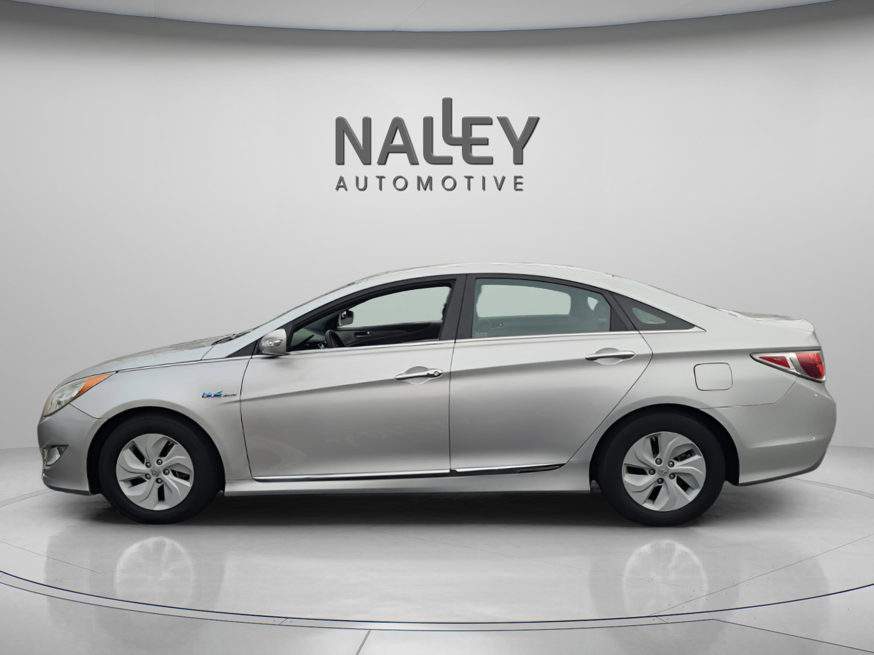 Used 2013 Hyundai Sonata Hybrid image 2