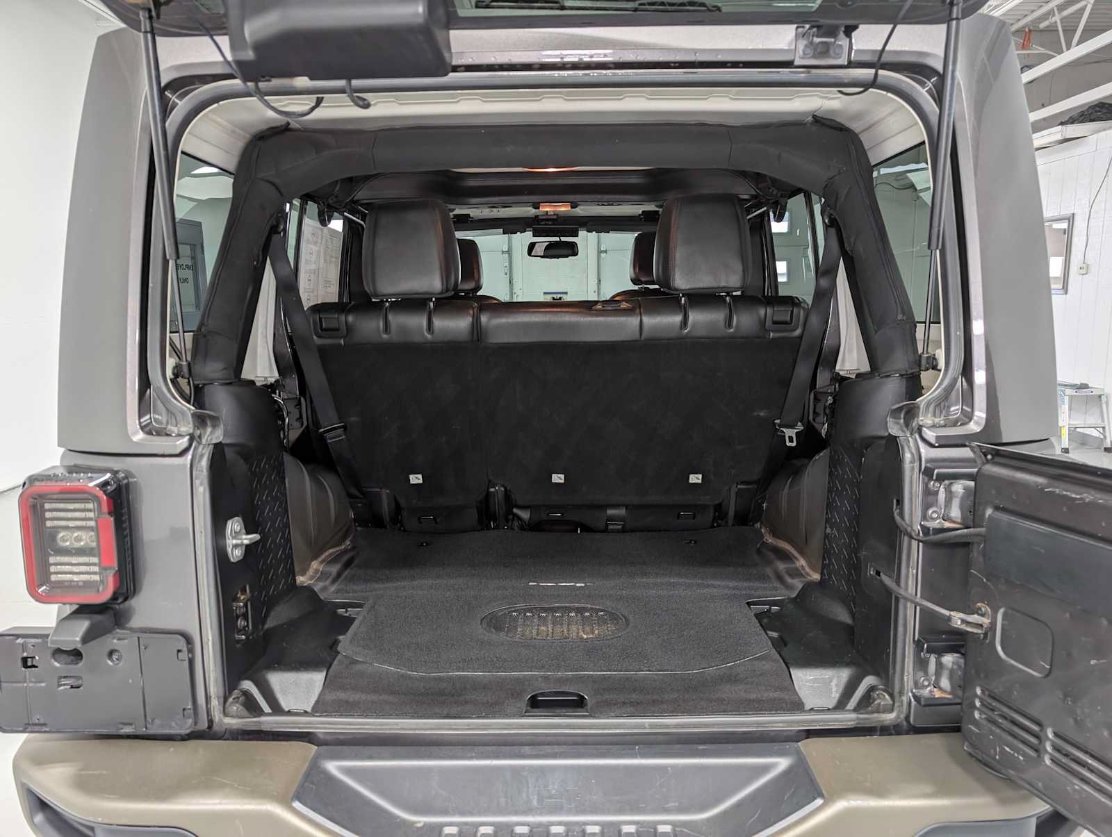 Used 2016 Jeep Wrangler Unlimited Sahara AWD/4WD image 37