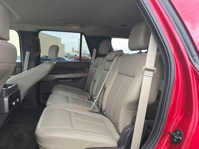 Used 2018 Ford Expedition XLT w/ Equipment Group 201A AWD/4WD image 14