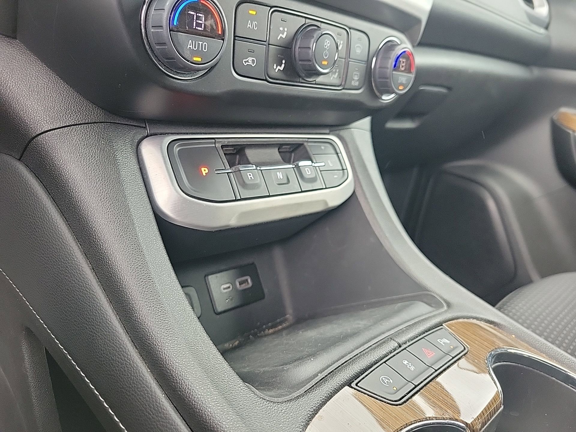 Used 2023 GMC Acadia SLE image 30