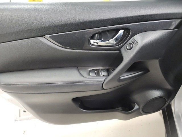 Used 2020 Nissan Rogue SV image 22