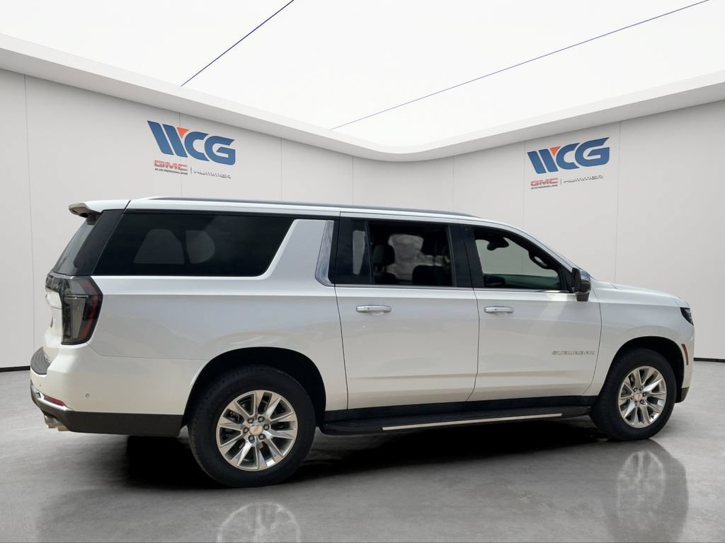 Used 2025 Chevrolet Suburban Premier AWD/4WD image 8