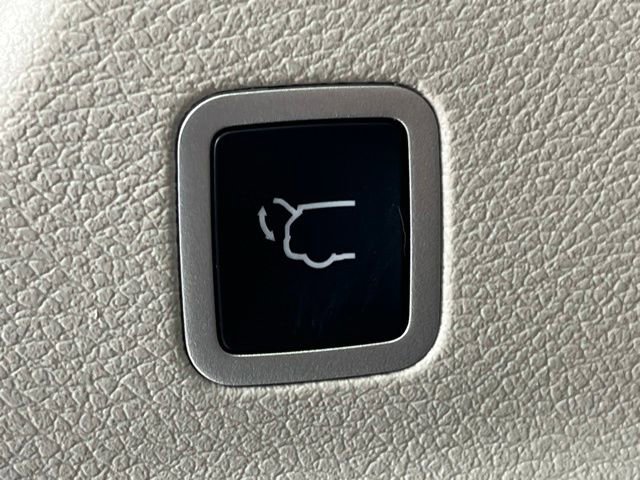 Used 2024 Chrysler Voyager LX FWD image 35