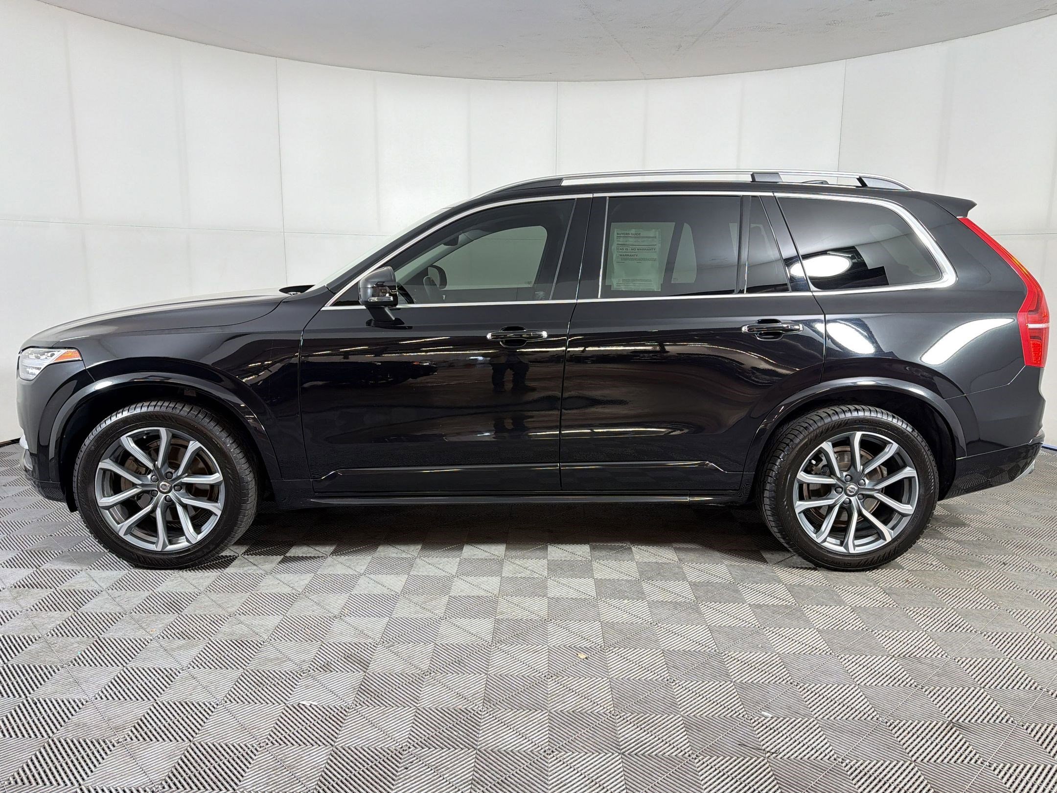 Used 2019 Volvo XC90 T5 Momentum w/ Protection Package Premier image 2