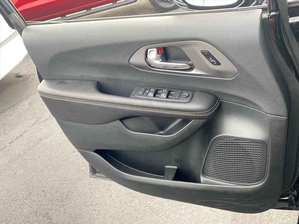 Used 2026 Chrysler Pacifica Select FWD image 20