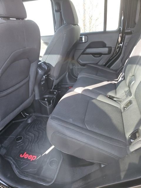 Used 2021 Jeep Gladiator Overland w/ Cold Weather Group image 8