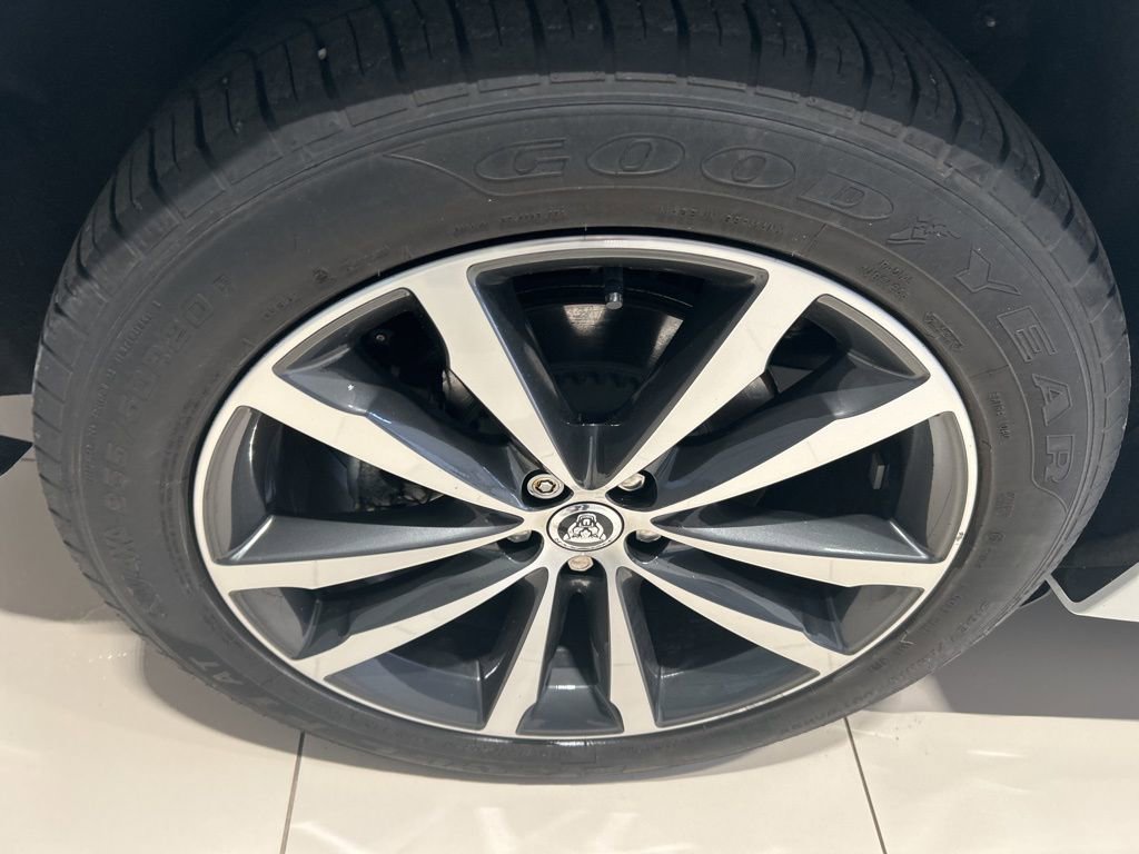 Used 2024 Jaguar F-PACE R-Dynamic S image 23