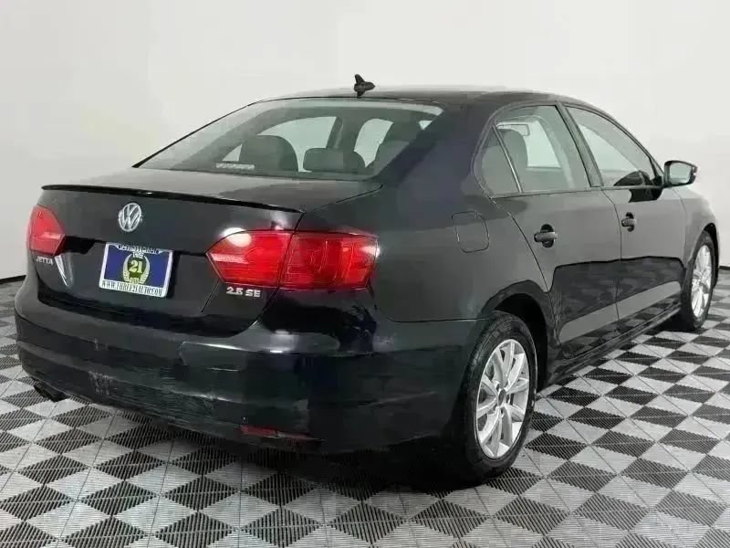 Used 2012 Volkswagen Jetta SE FWD image 22