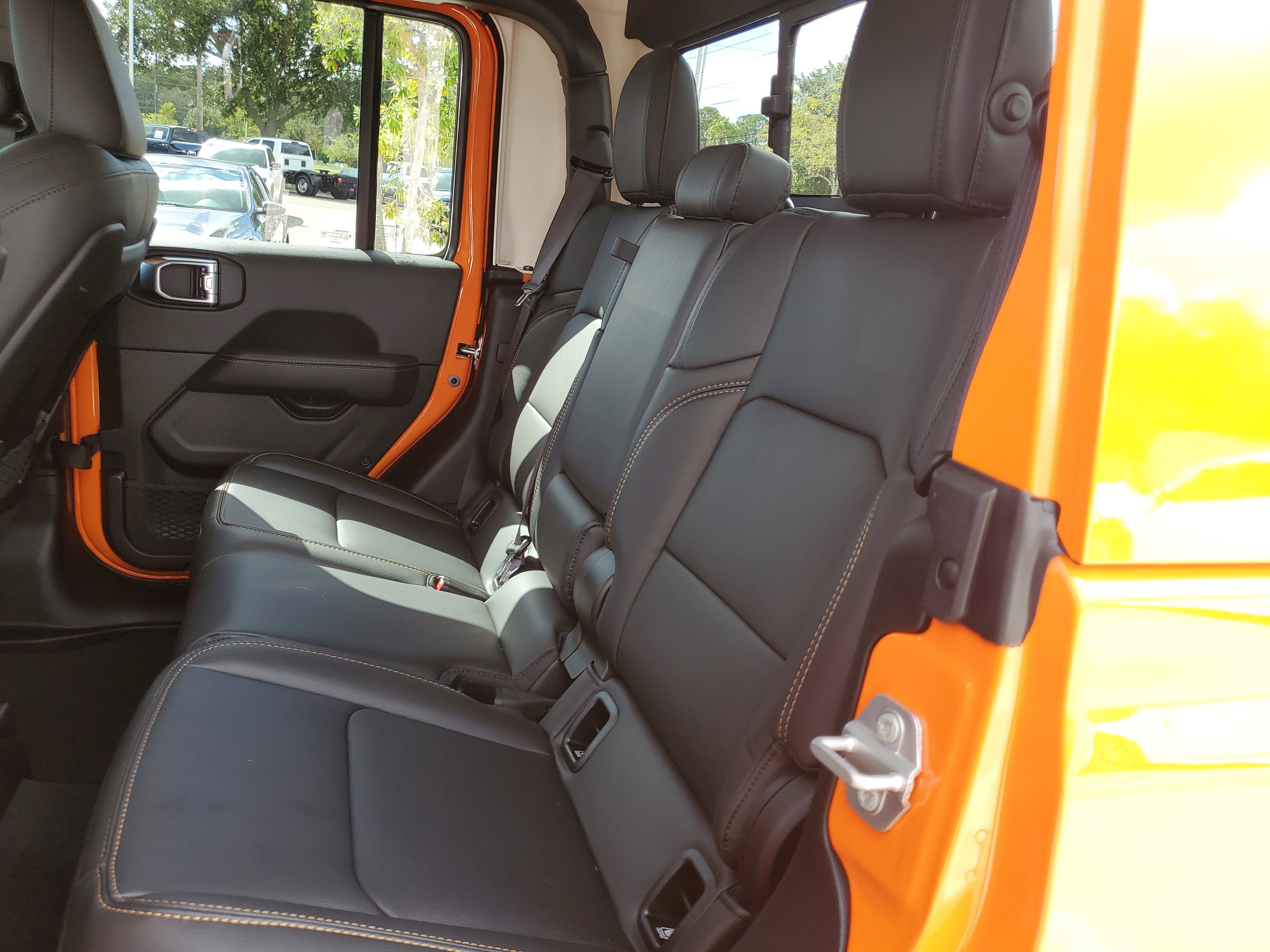 Used 2025 Jeep Gladiator Sport image 11