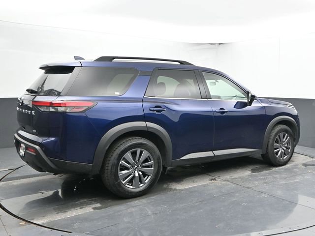 Used 2025 Nissan Pathfinder SV image 11