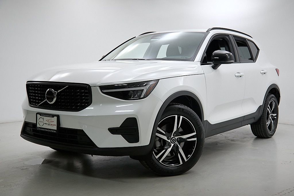 New 2026 Volvo XC40 B5 Core image 2