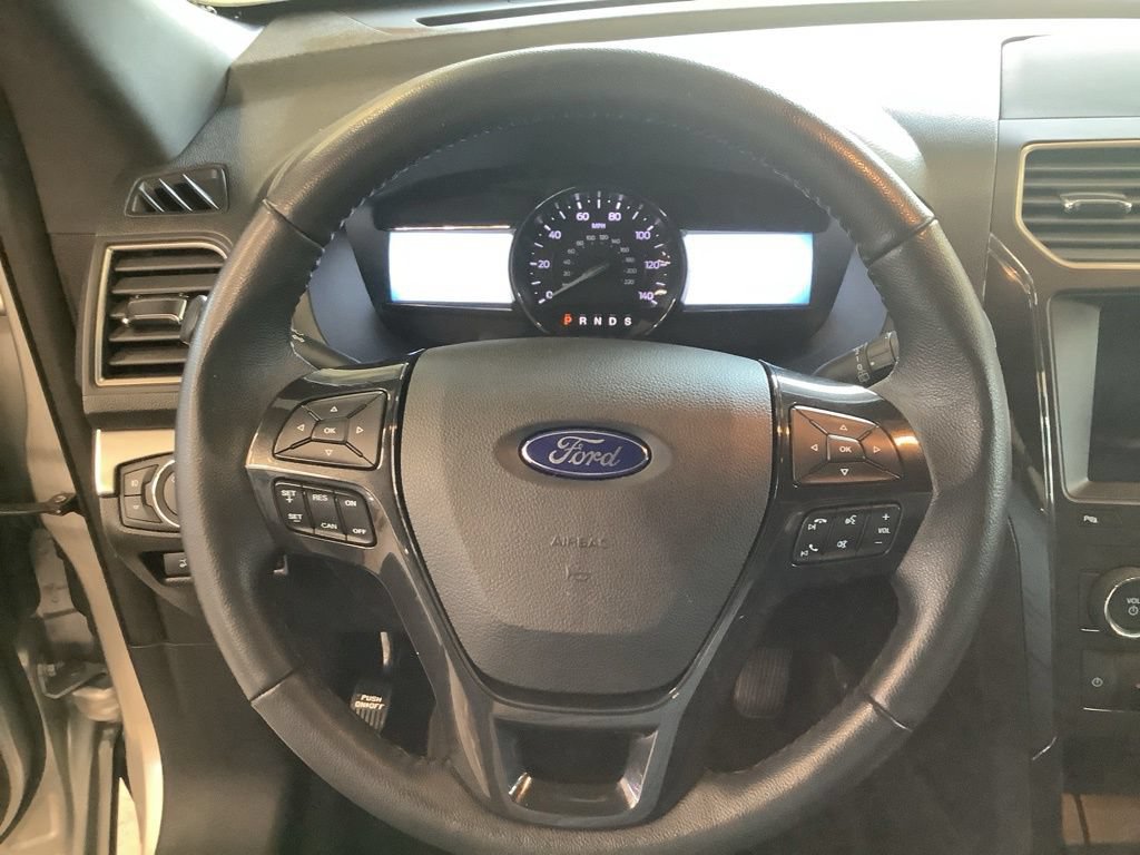 Used 2019 Ford Explorer XLT w/ Equipment Group 202A AWD/4WD image 13