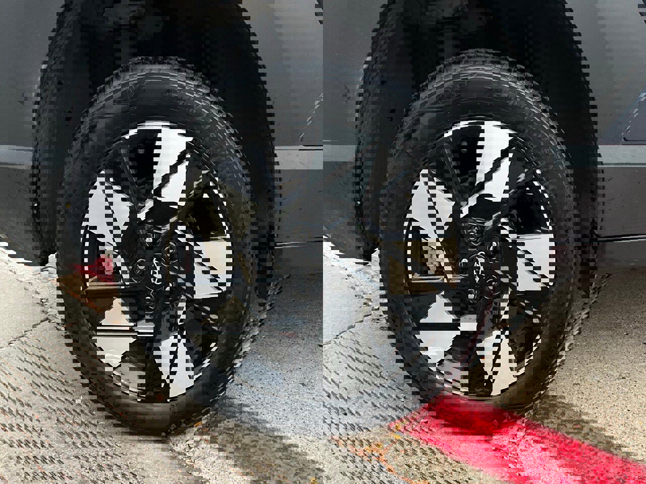 Used 2025 Hyundai Kona SEL image 9