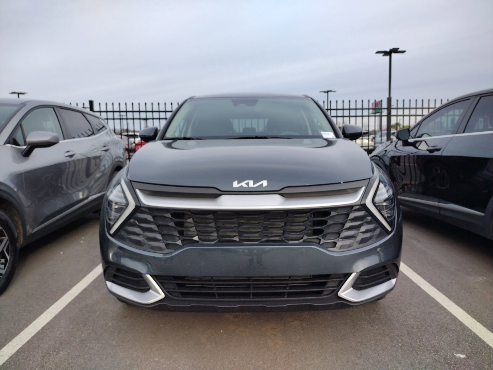 Used 2025 Kia Sportage LX image 2