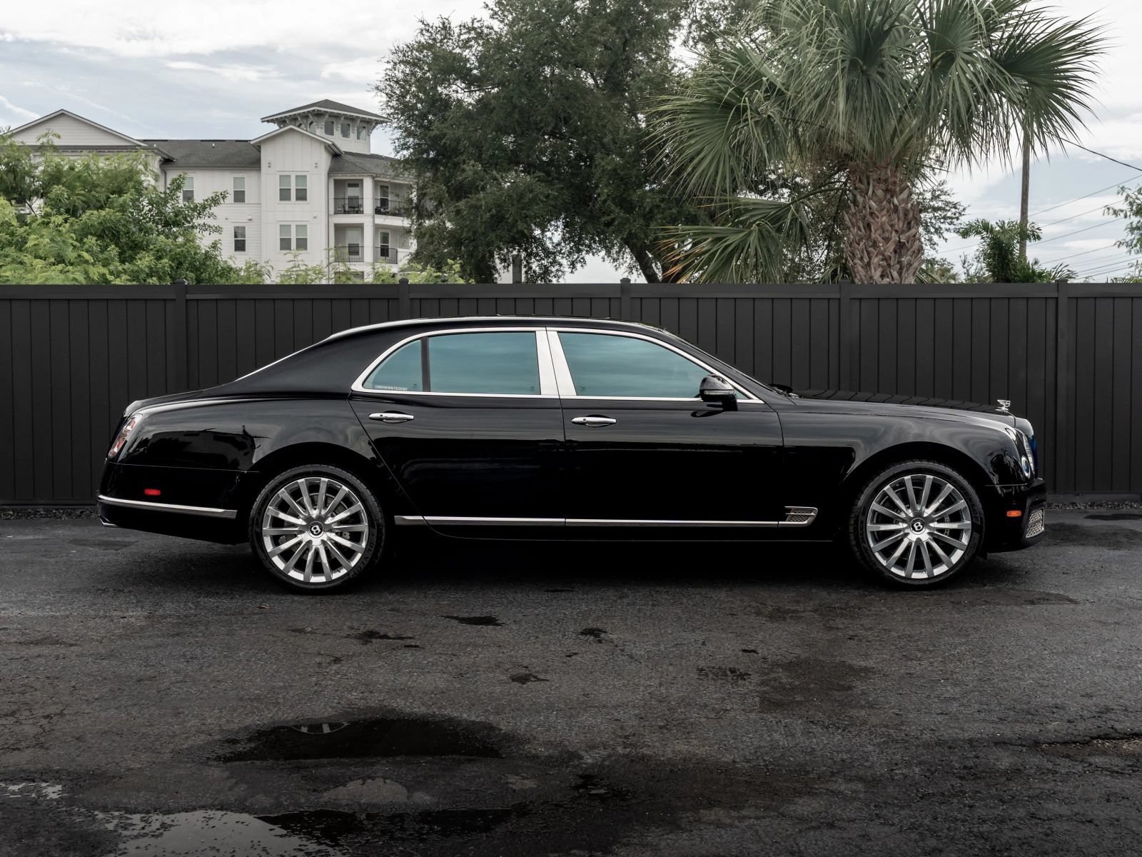 Used 2017 Bentley Mulsanne RWD image 2