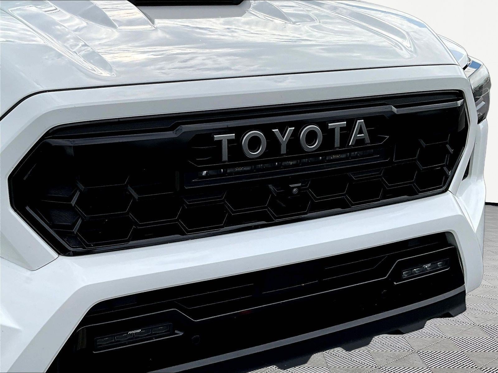 Used 2024 Toyota Tacoma TRD Pro AWD/4WD image 31